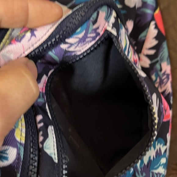 Vera Bradley sling bag - Picture 7 of 10